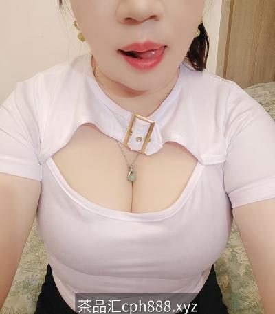 骚熟女天然大胸36D