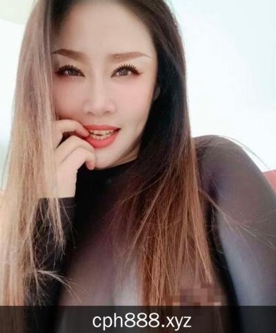 西青津门湖附近美女
