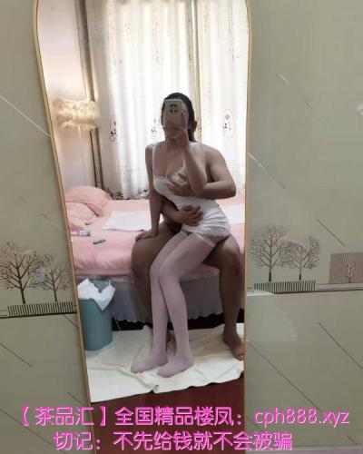 清纯大胸配合小妹妹