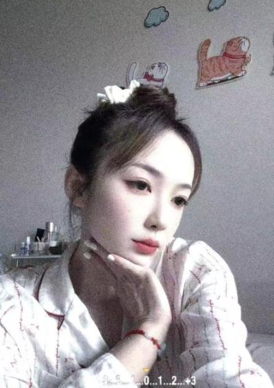 福田财富广场甜美清纯嫩妹-小辣椒