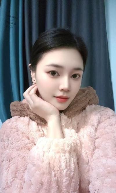 龙园肤白骚璐璐