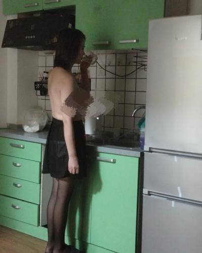 瘦小温柔少妇