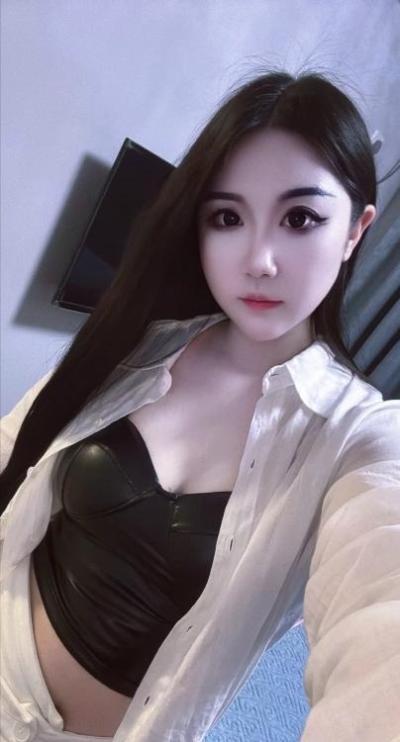 cbd黑丝翘臀女孩