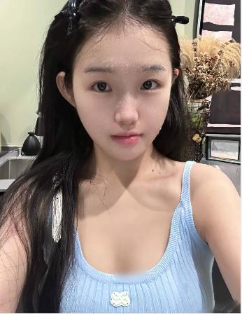 龙华红山地铁站00后少女初次下海-圆圆