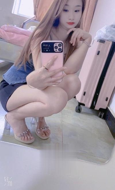 腼腆乖巧懂事妹妹