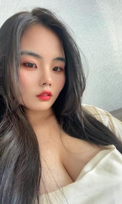 超胸的小七