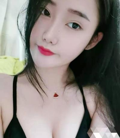白净清纯女孩可颜射