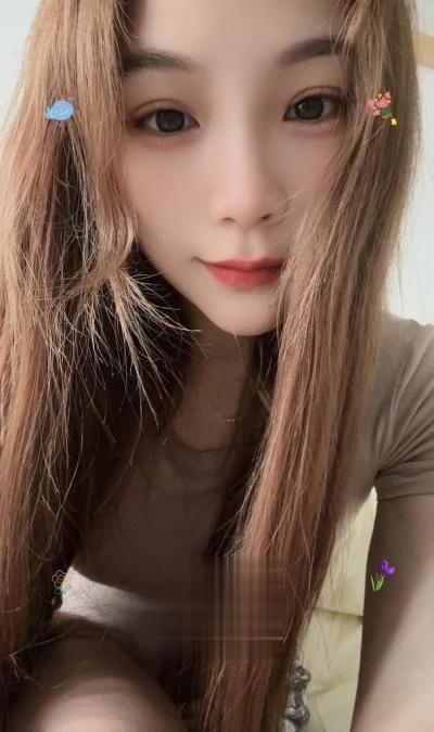嫩妹皮肤白紧妖艳