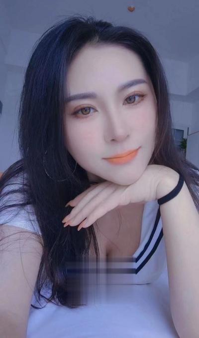 太原敏感深喉白嫩小姐姐