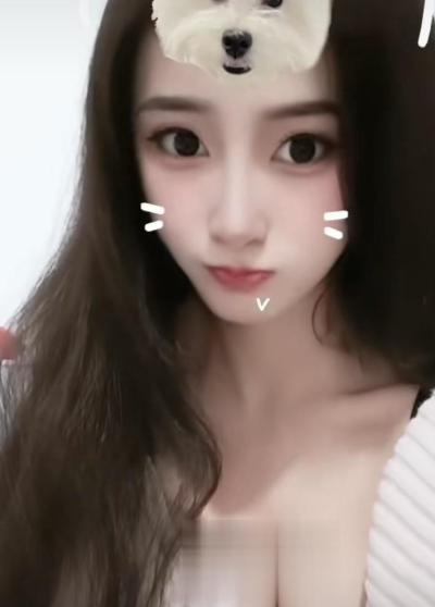 邻家风骚小姐姐