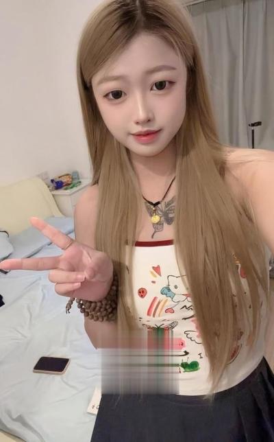 福州公园纹身小妹