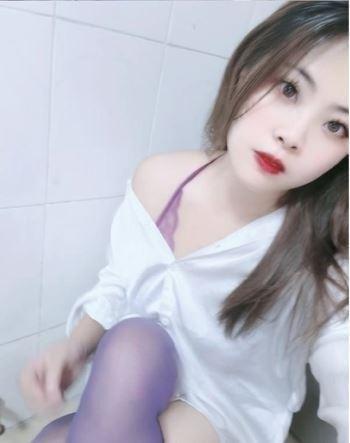 河东年轻漂亮小姐姐认真服务