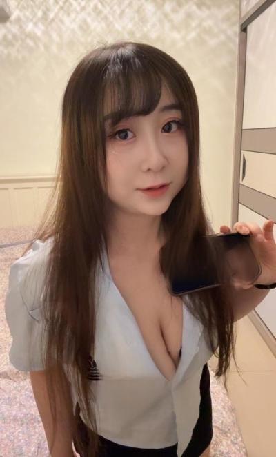 肉肉大奶妹