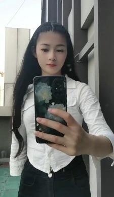 妹子年轻
