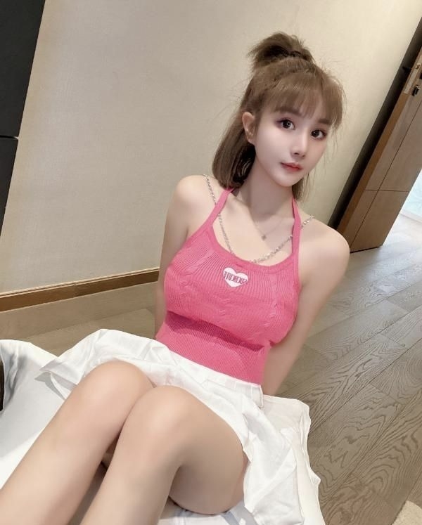 肤白貌美颜值梦梦