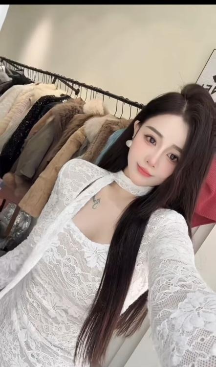 花果园钱多多小姐姐