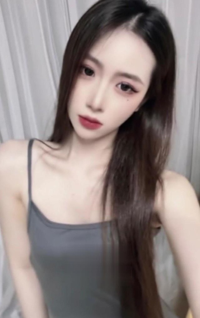 服务型大胸美女